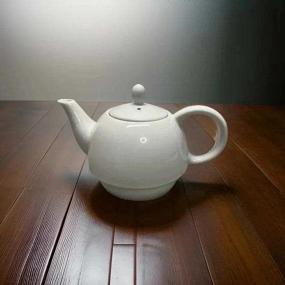 CRATE AND BARRELL WHITE TEA POT VINTAGE - Picture 1 of 5